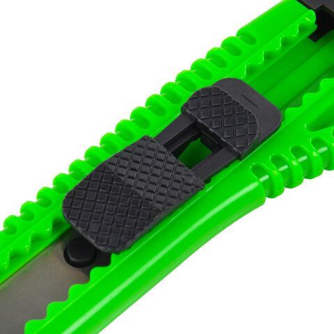 Нож канцелярский 18мм с фиксатором упаковка с европодвесом Staff 1/24